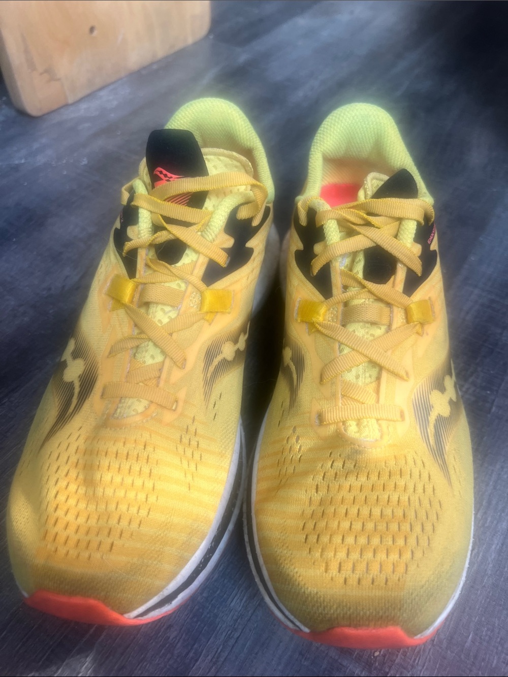 Saucony Endorphin Pro 2 men’s 9 Carbon Plate running shoes